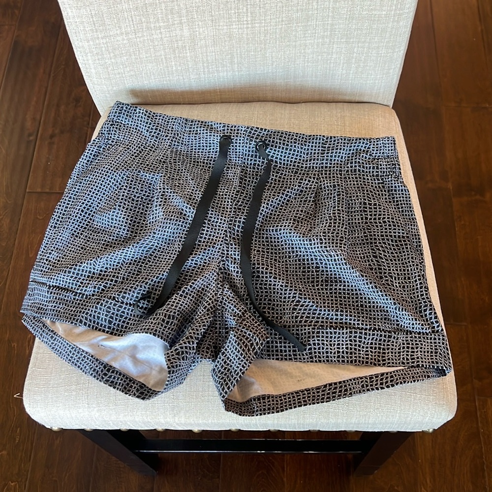 Lululemon Spring Break Away Short - Black and White